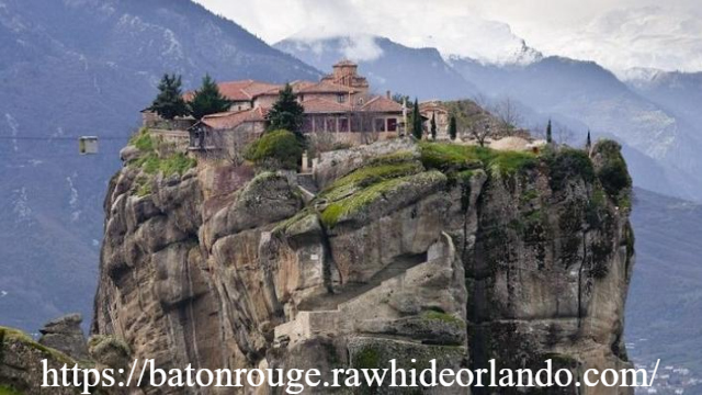 Meteora: Keajaiban Biara yang Melayang di Langit Yunani
